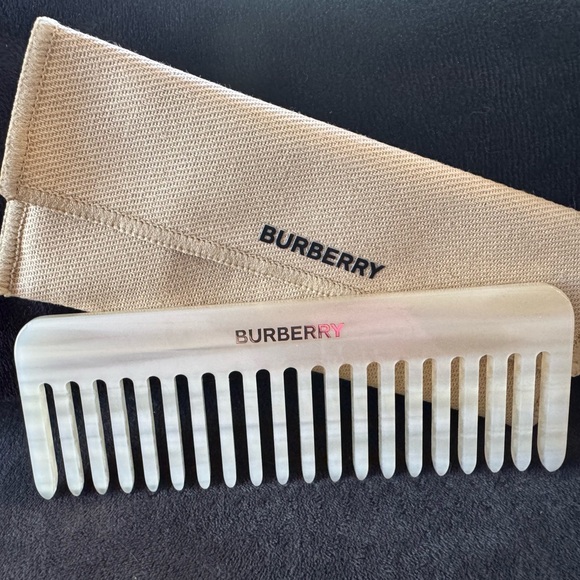 Burberry Cream Pearl Color Comb - Picture 1 of 3